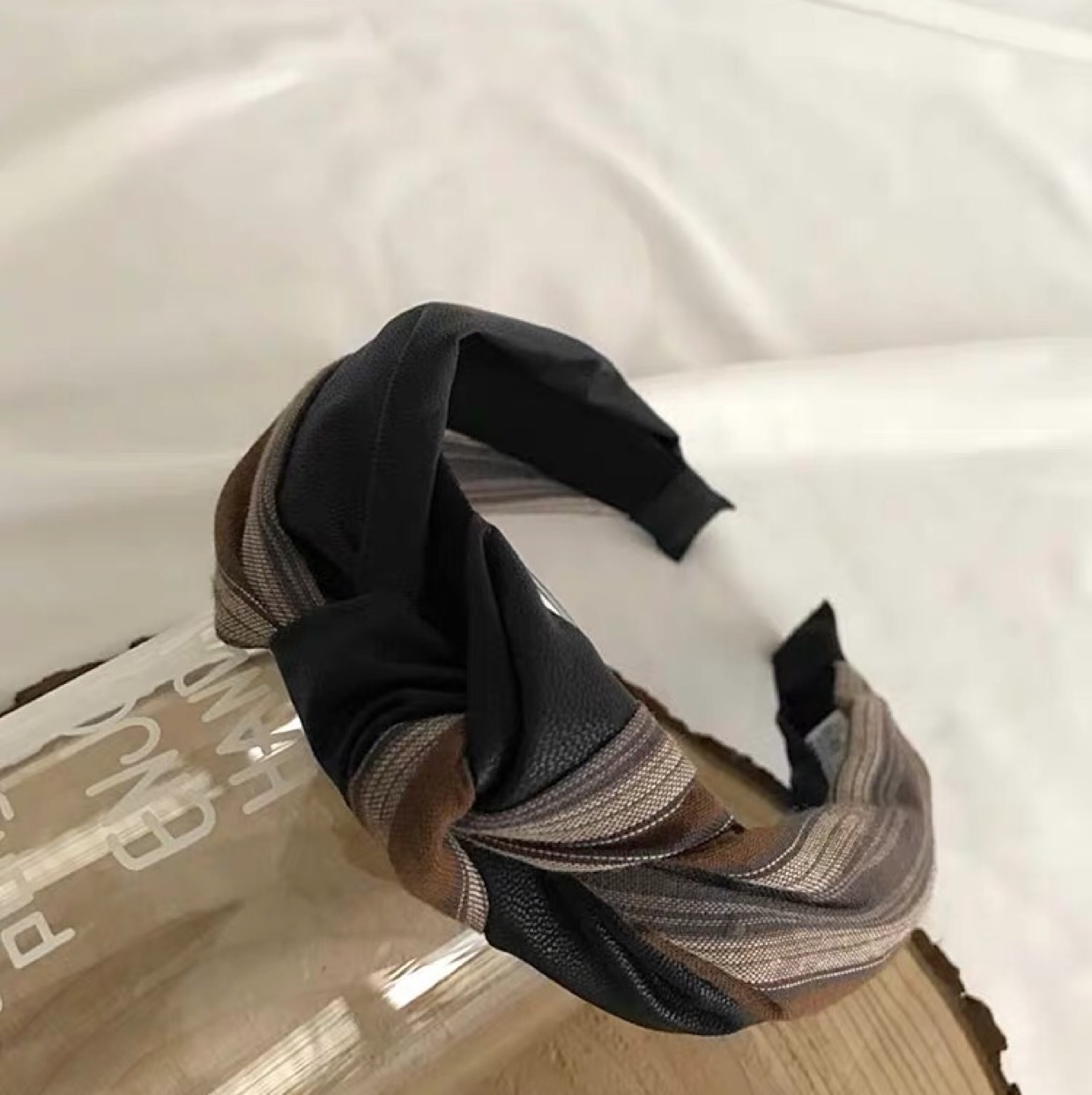 Hair hoop female Korean simple wide side hair tie joker sweet out web celebrity temperament pressure hair headband hair clip headwear thumbnail
