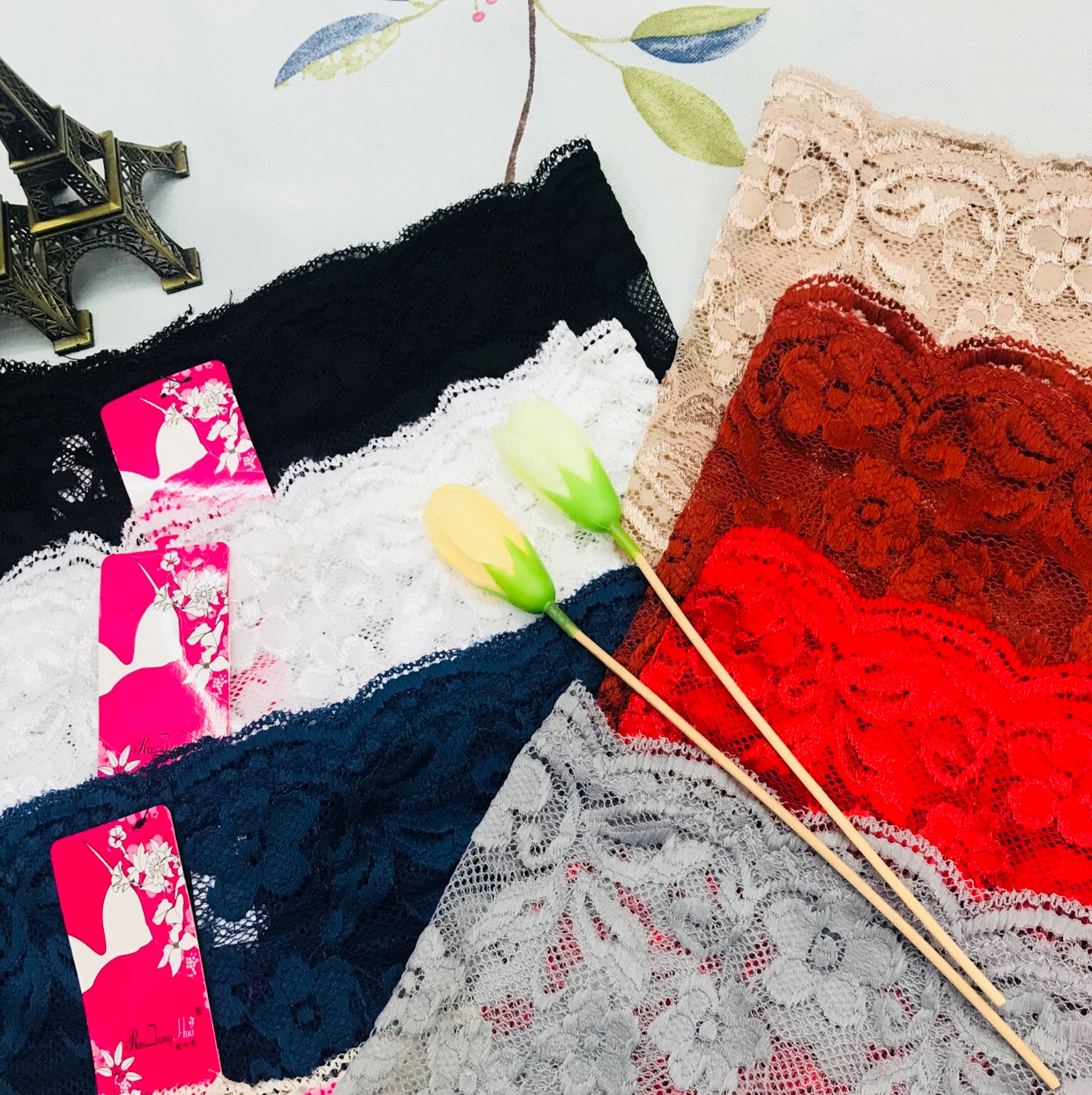 Lace and Perspective Design Lingerie
