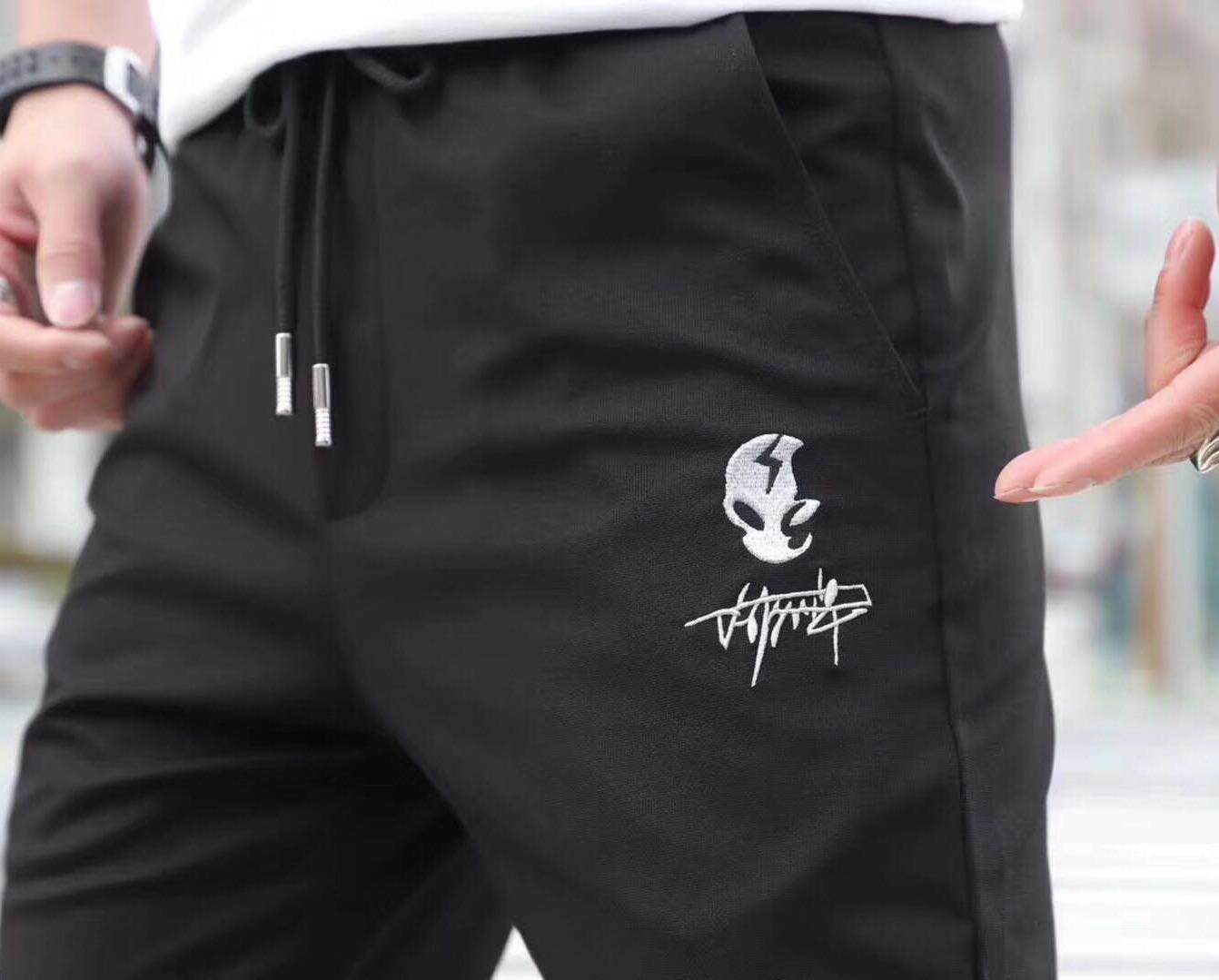 Men's sports trousers come in a variety of styles, are comfortable and elegant Application Scenario