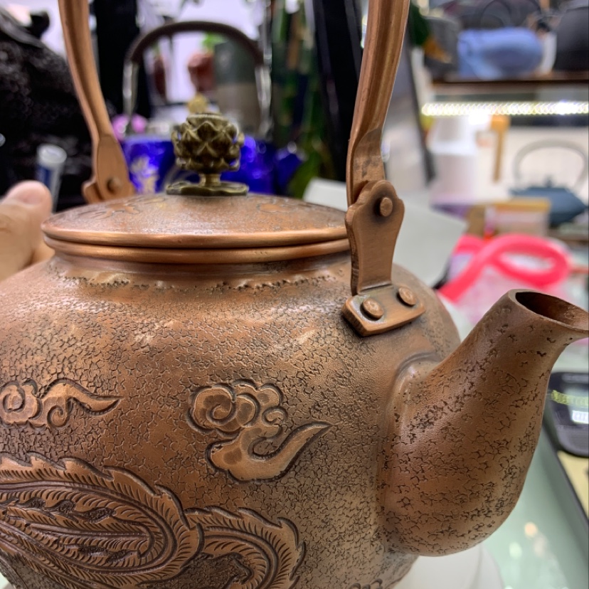 Close observation of metallic luster and fine grinding