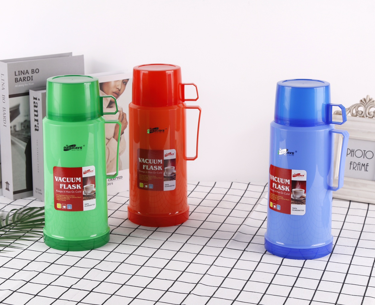 0L Plastic household outdoor portable vacuum flask full figure