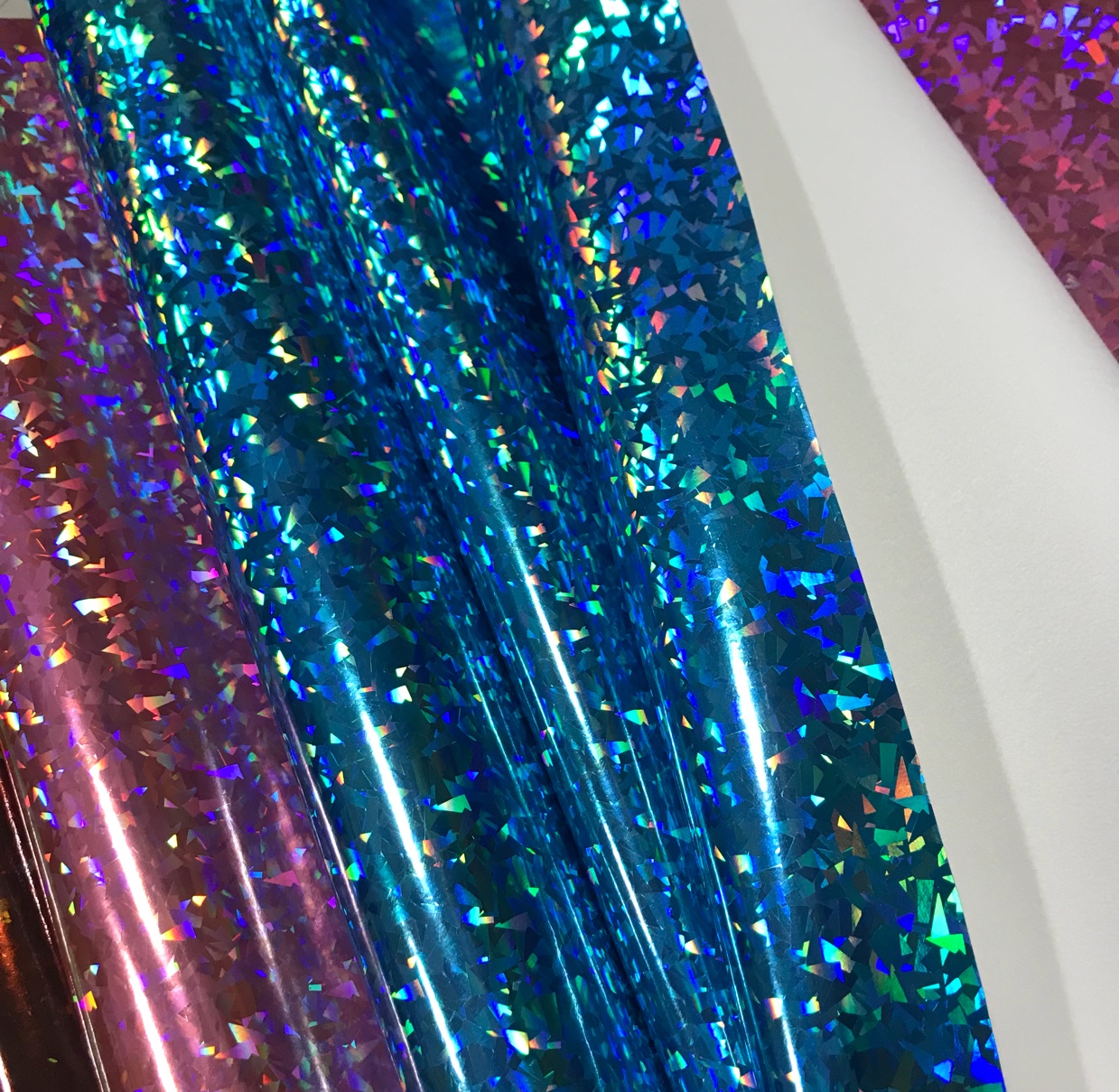 Laser irion-dollar glass fragments, PU mirror fabric, seven-color fabric bags and artificial leather in stock Application Scenario