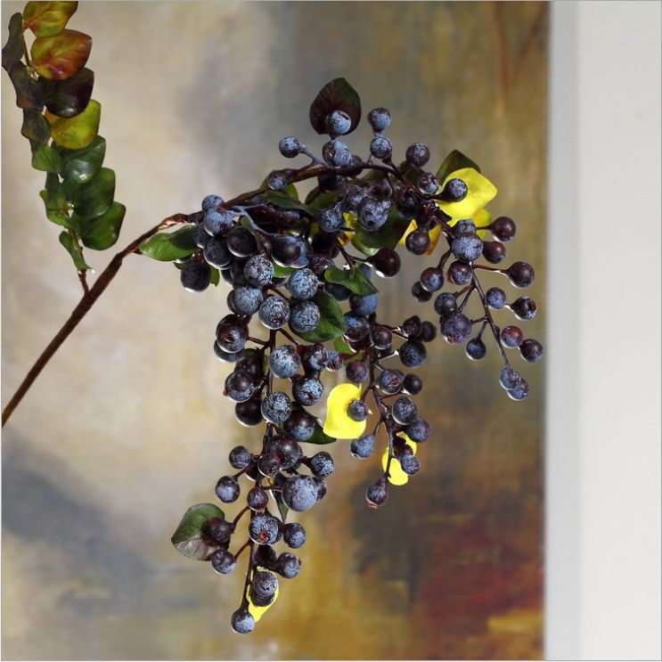 Source quality goods factory direct sales, distressed home decoration ornaments, blue artificial fruits, berries, wild fruits, three-pronged hanging fruits