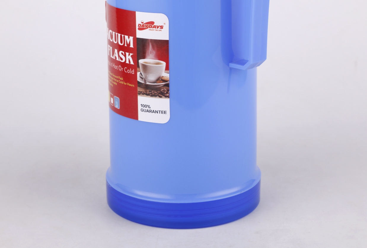 0L Plastic household outdoor portable vacuum flask Application Scenario