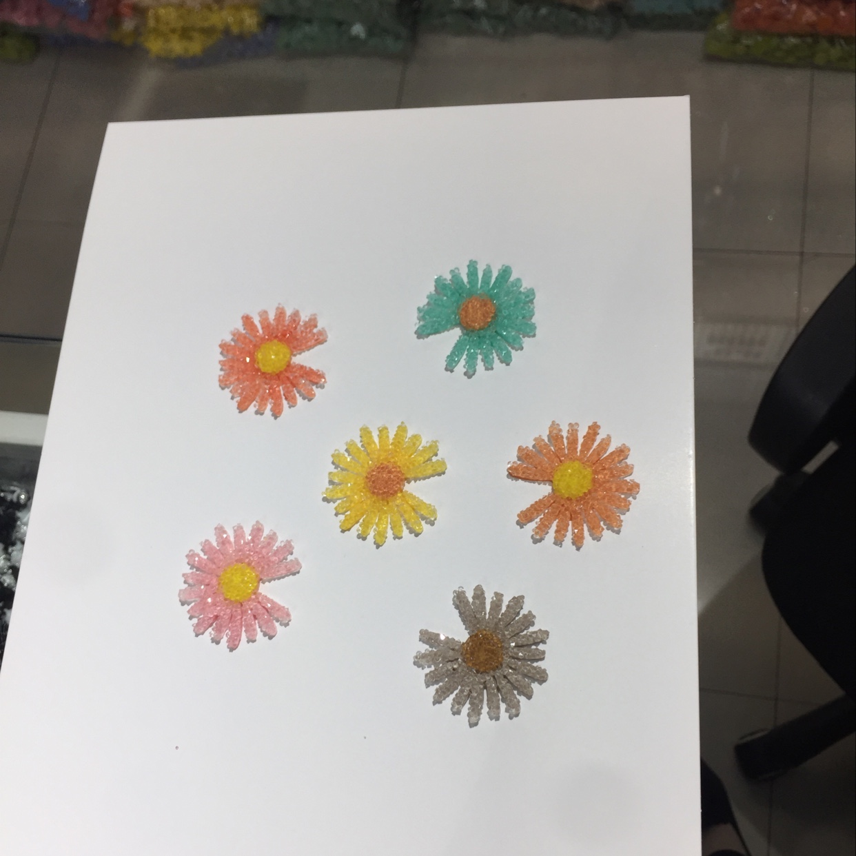 Small multicolored Daisy thumbnail