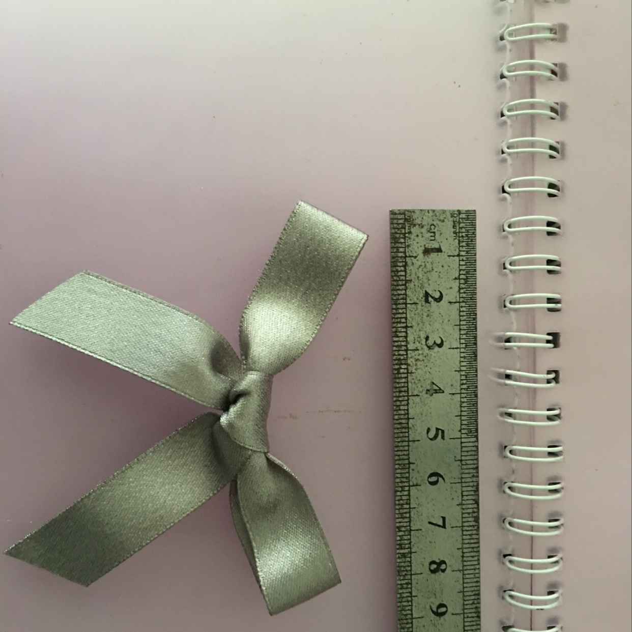 Gift box bows, DIY hair accessories
