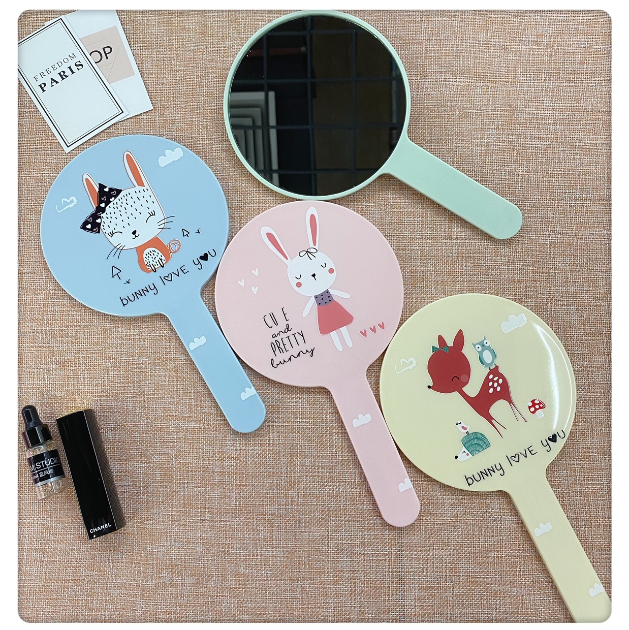 Handheld makeup mirror Application Scenario