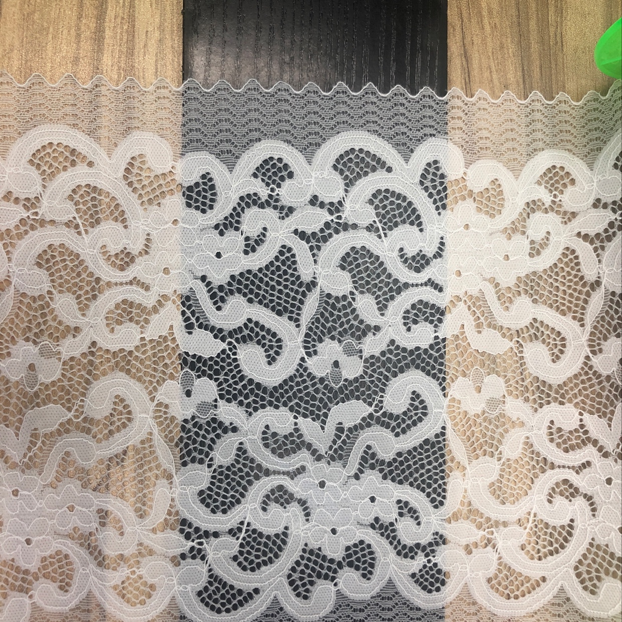 Lace trim model 7583