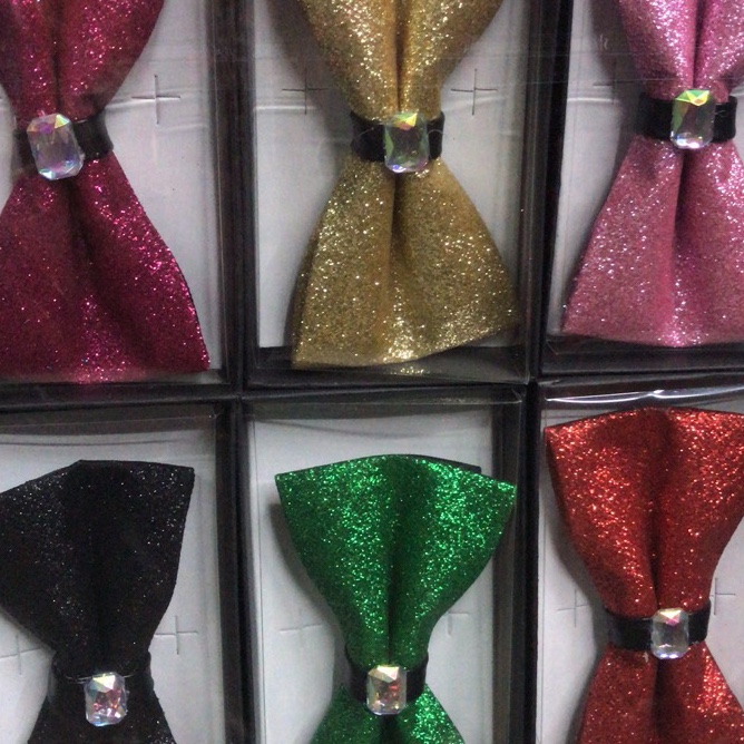 Tie details Picture