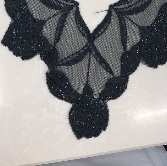 Lace details Picture