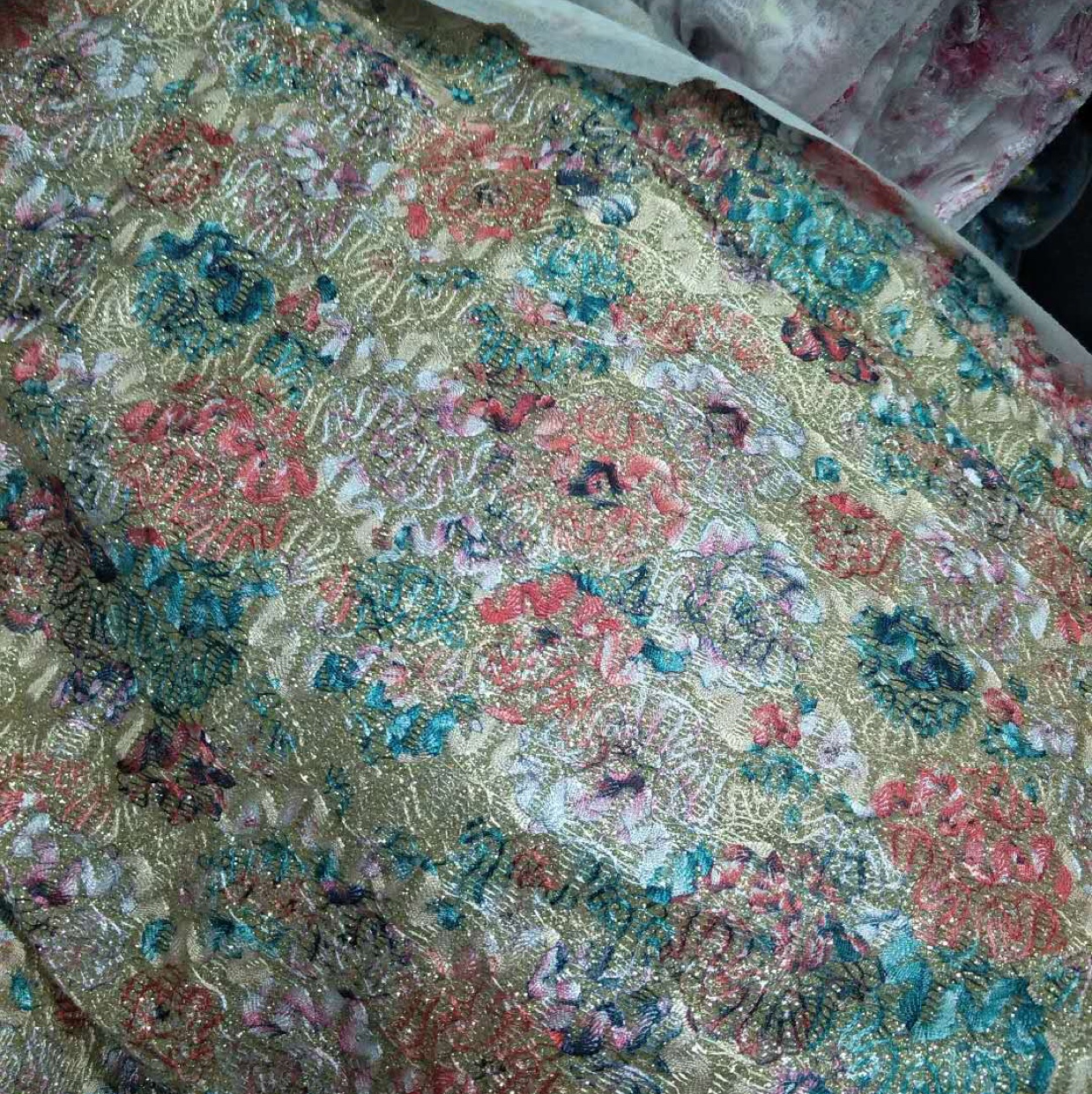 Butterfly flower mesh fabric combined with gold-sprinkled handicraft fabric
