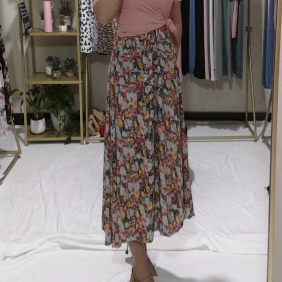 雪纺纱．长裙·松紧腰·大小均码·年龄跨度大·适合18-60岁人群．产品图