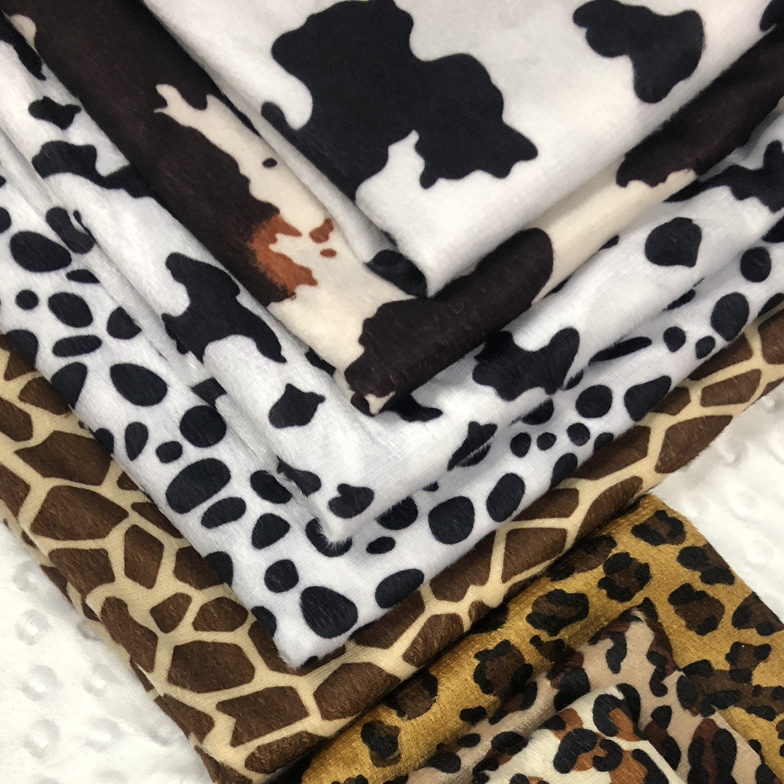 Printed short plush leopard print, tiger print, zebra print, cow print, giraffe, cat paw, footprint, animal print Specification image