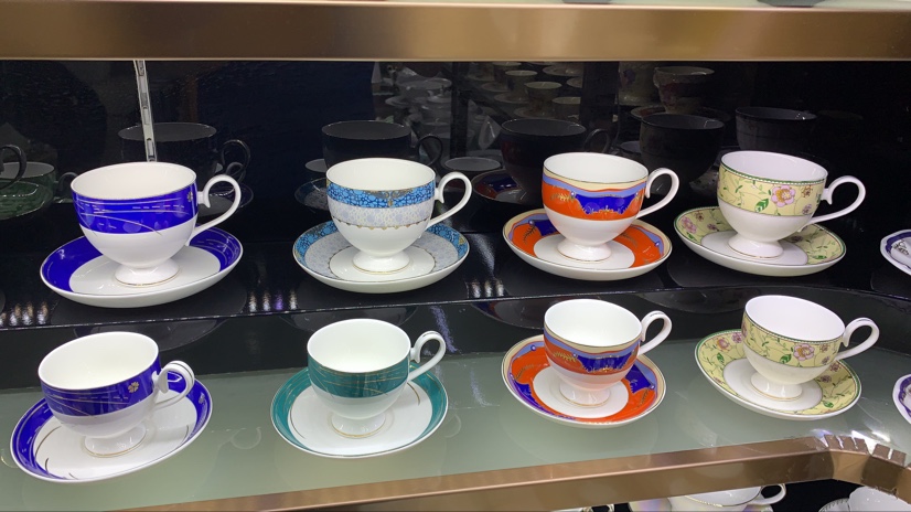 European Royal Coffee Cup Saucer, Red Cup Saucer. Coffee Cup And Saucer 65 Yuan/Set, Red Cup And Saucer 85 Yuan/Set. (Note: 6 Standard 6 Discs/Set)