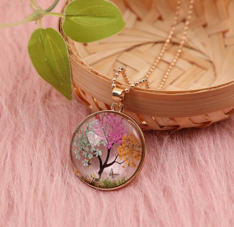 Dried flower life tree necklace thumbnail