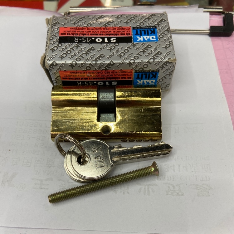 60mm铁锁心，3把普通铁钥匙，彩盒