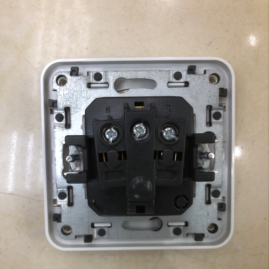 French switch socket Application Scenario