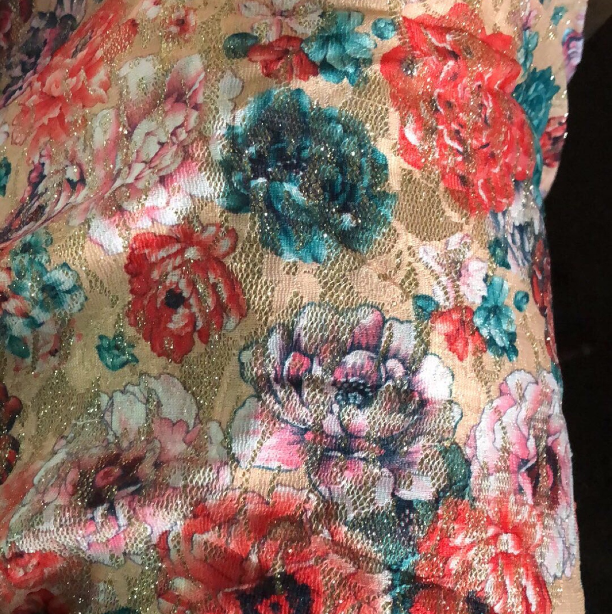 Butterfly flower mesh fabric combined with gold-sprinkled handicraft fabric details Picture