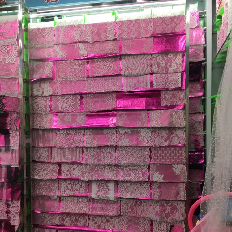 A dazzling array of lace describe pic - 3