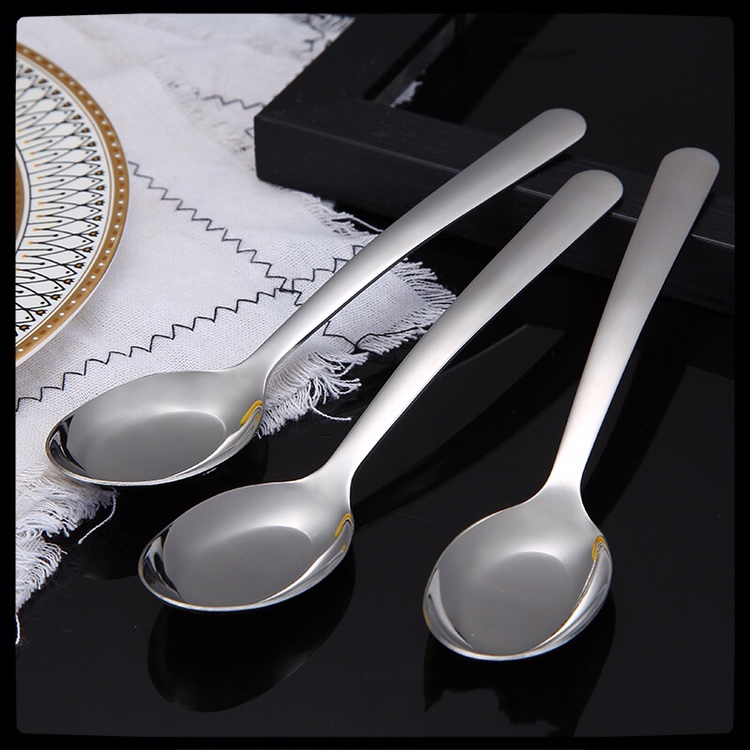 304 stainless steel flat-bottomed spoon, long-handled stainless steel soup spoon, thickened and deepened children's soup spoon Application Scenario