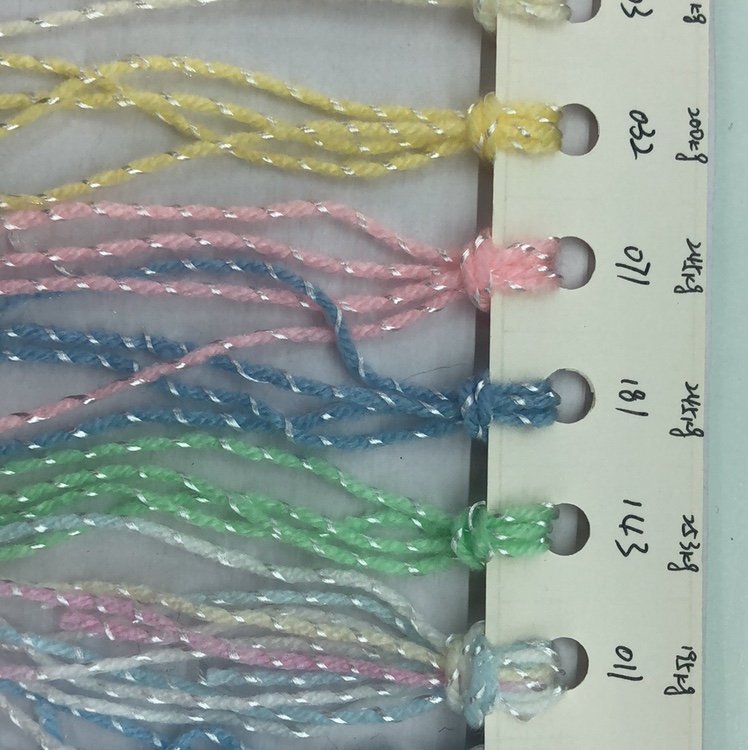 It is composed of 95% acrylic fiber and 5% filament. details Picture