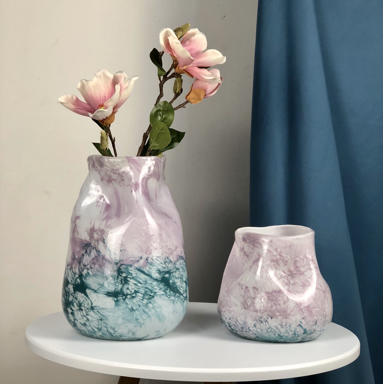 Chinese-style creative decorative sword and knife ornaments, ink-wash glass vases, living room flower arrangements, light luxury modern home decorations Item Picture