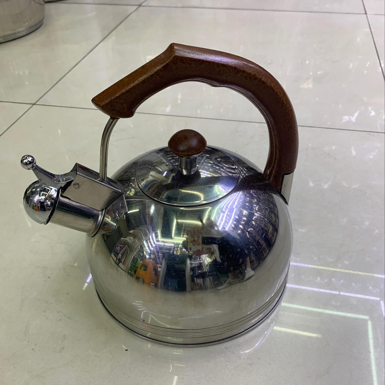 Stainless steel kettle, induction cooker and gas stove Stainless steel kettle, induction cooker and gas stove