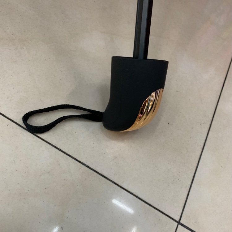 Vinyl Overturning Umbrella Triple Folding Umbrella Automatic Triple Folding Umbrella For Both Rain And Sunshine Folding Vinyl Sunshade Umbrella For Men And Women Application Scenario