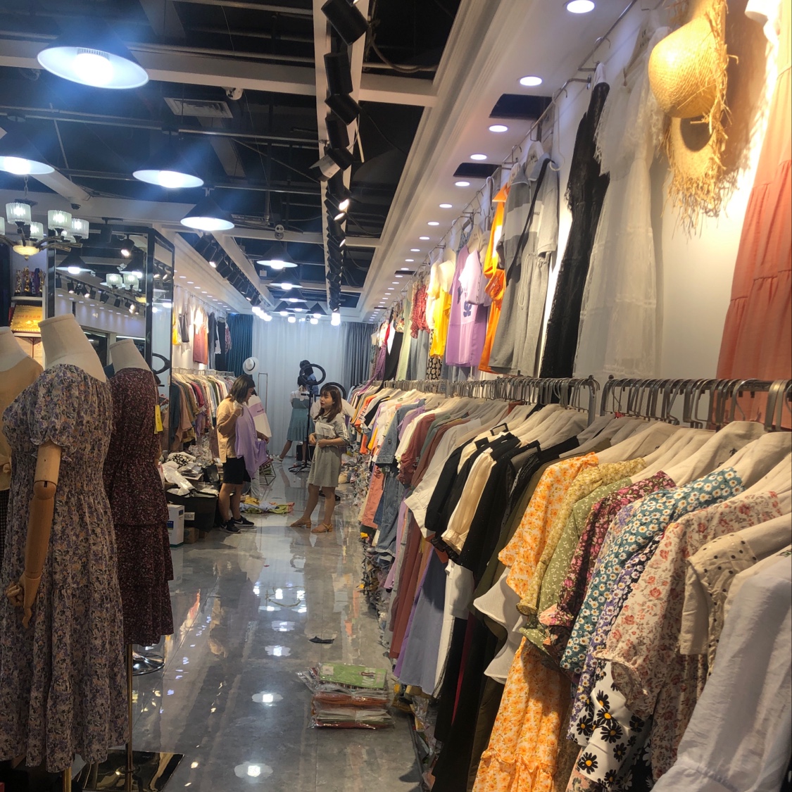 Fuliwen Women's Clothing Factory Store describe pic - 1