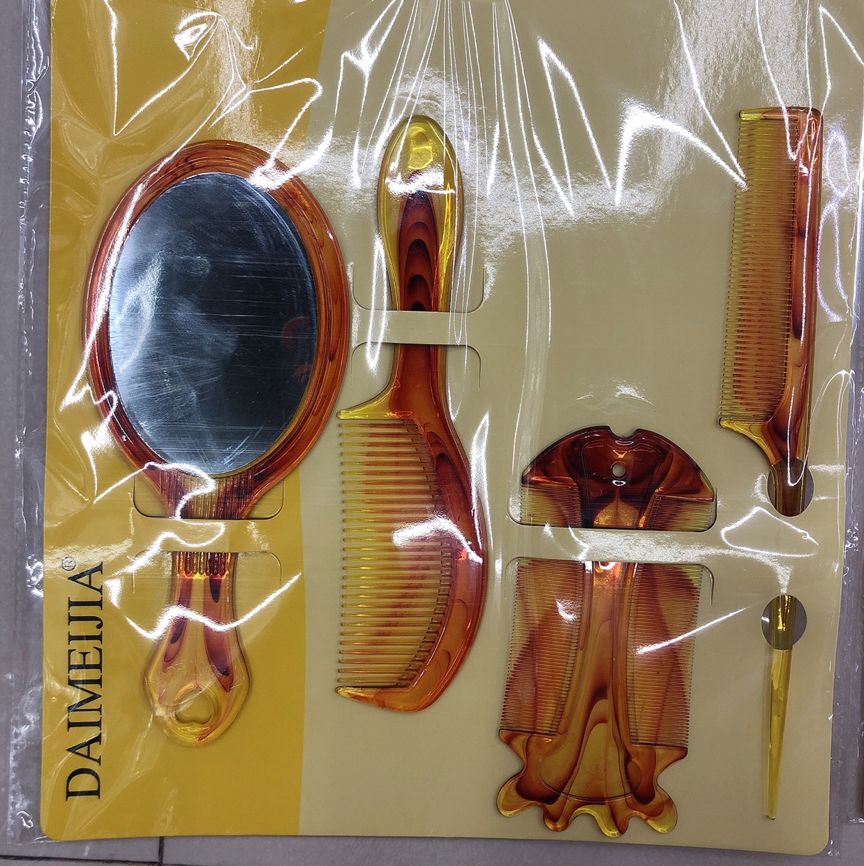 There are multiple styles of mirror comb sets available for selection details Picture