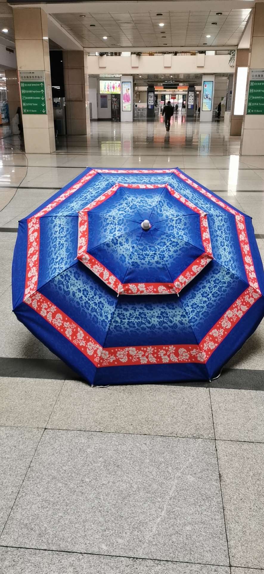 200CM double-layer polyester fiber umbrella for sun and rain protection, beach trade umbrella Application Scenario