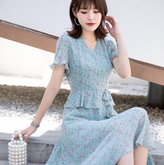 Romantic woman describe pic - 1