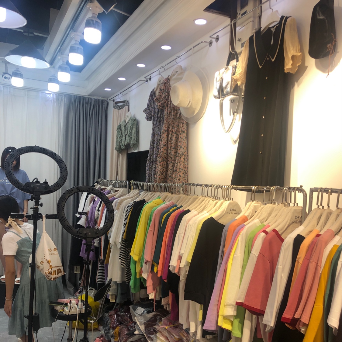 Fuliwen Women's Clothing Factory Store describe pic - 2