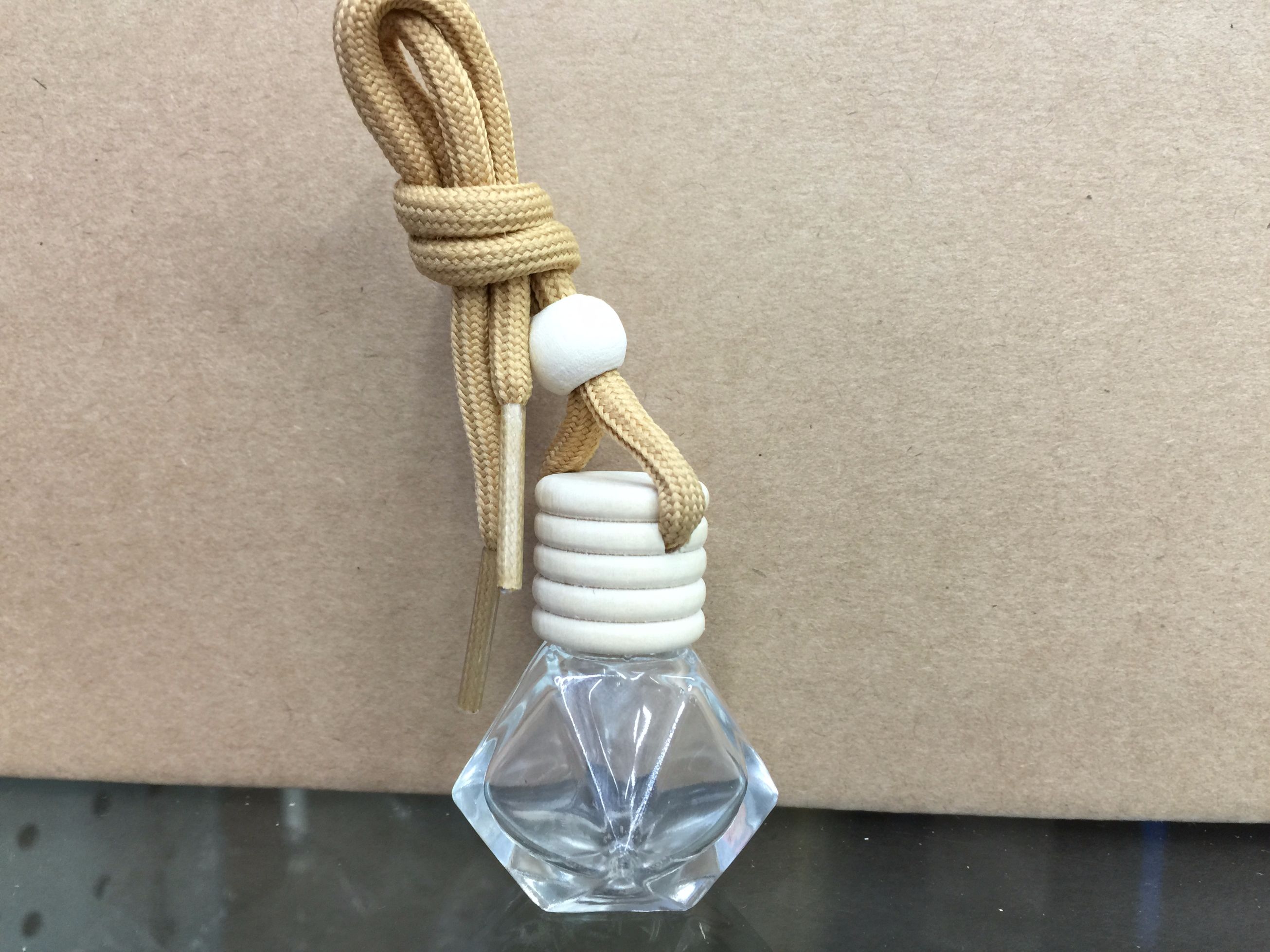 钻石菱形香水瓶挂件产品图
