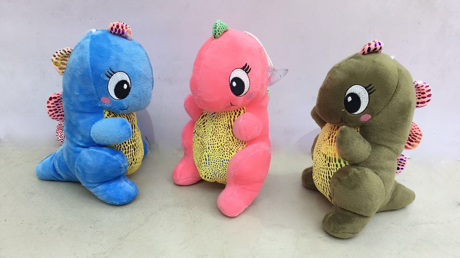 厂家批发可爱便宜亮布恐龙娃娃机专用毛绒玩具