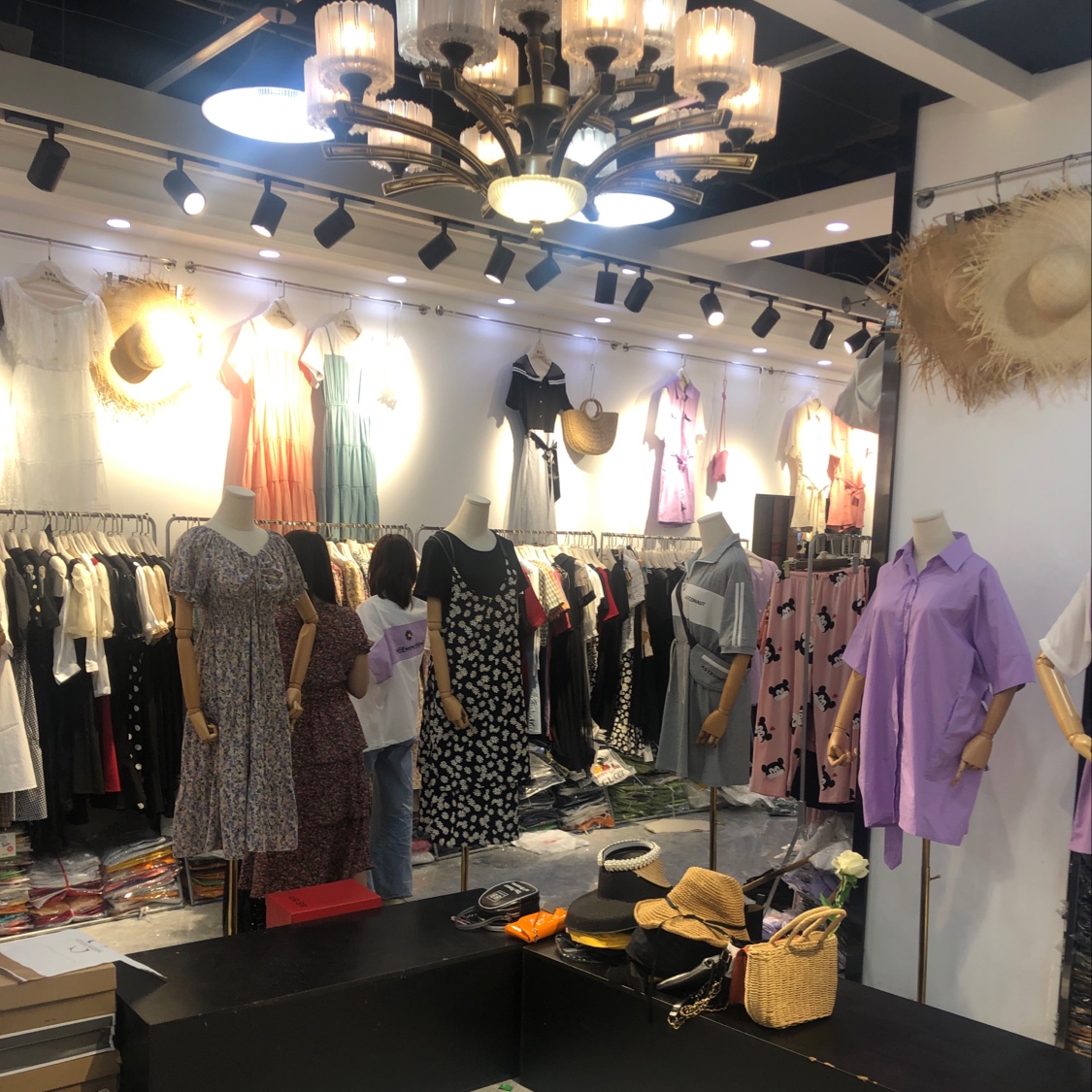 Fuliwen Women's Clothing Factory Store describe pic - 8