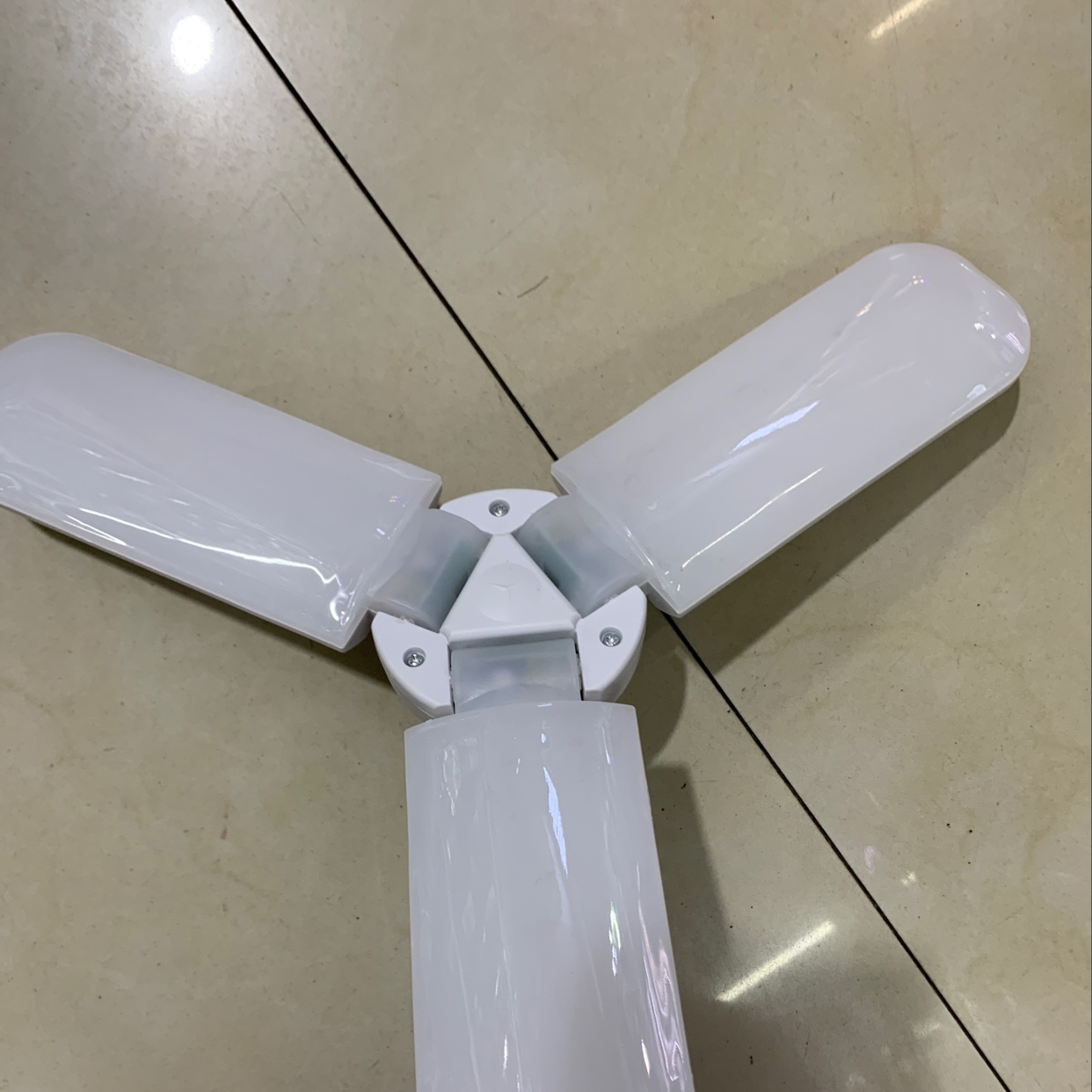 Light bulb details Picture