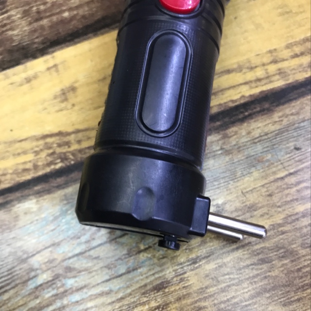 冲电手电筒细节图