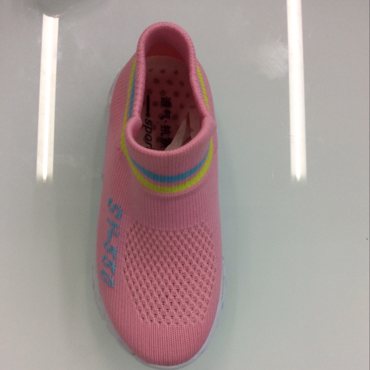 Classic children's flying woven sports shoes details Picture