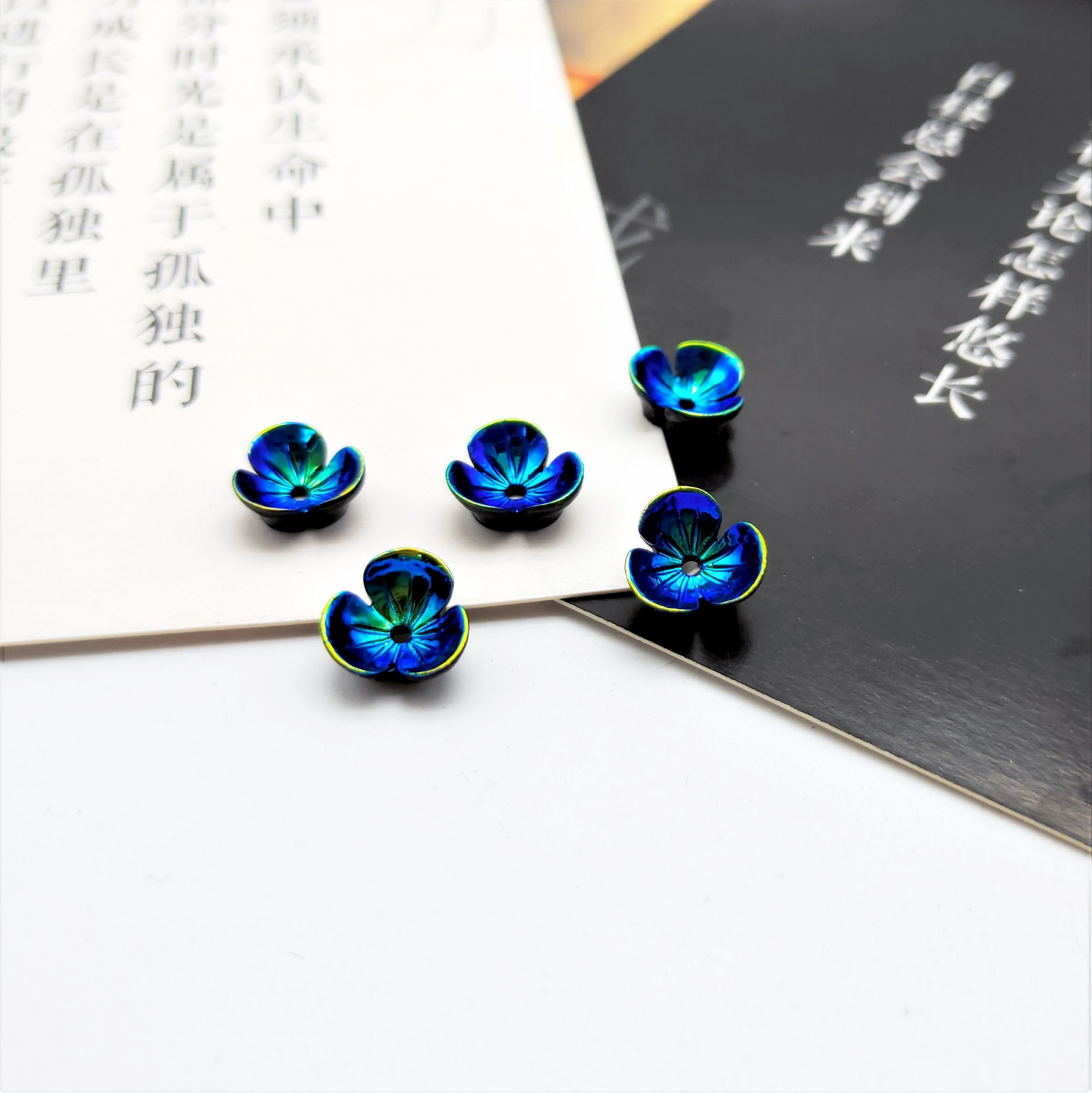 A popular resin imitation shell AB color five-petal flower 10mm creative phone case DIY hairpin accessory Specification image