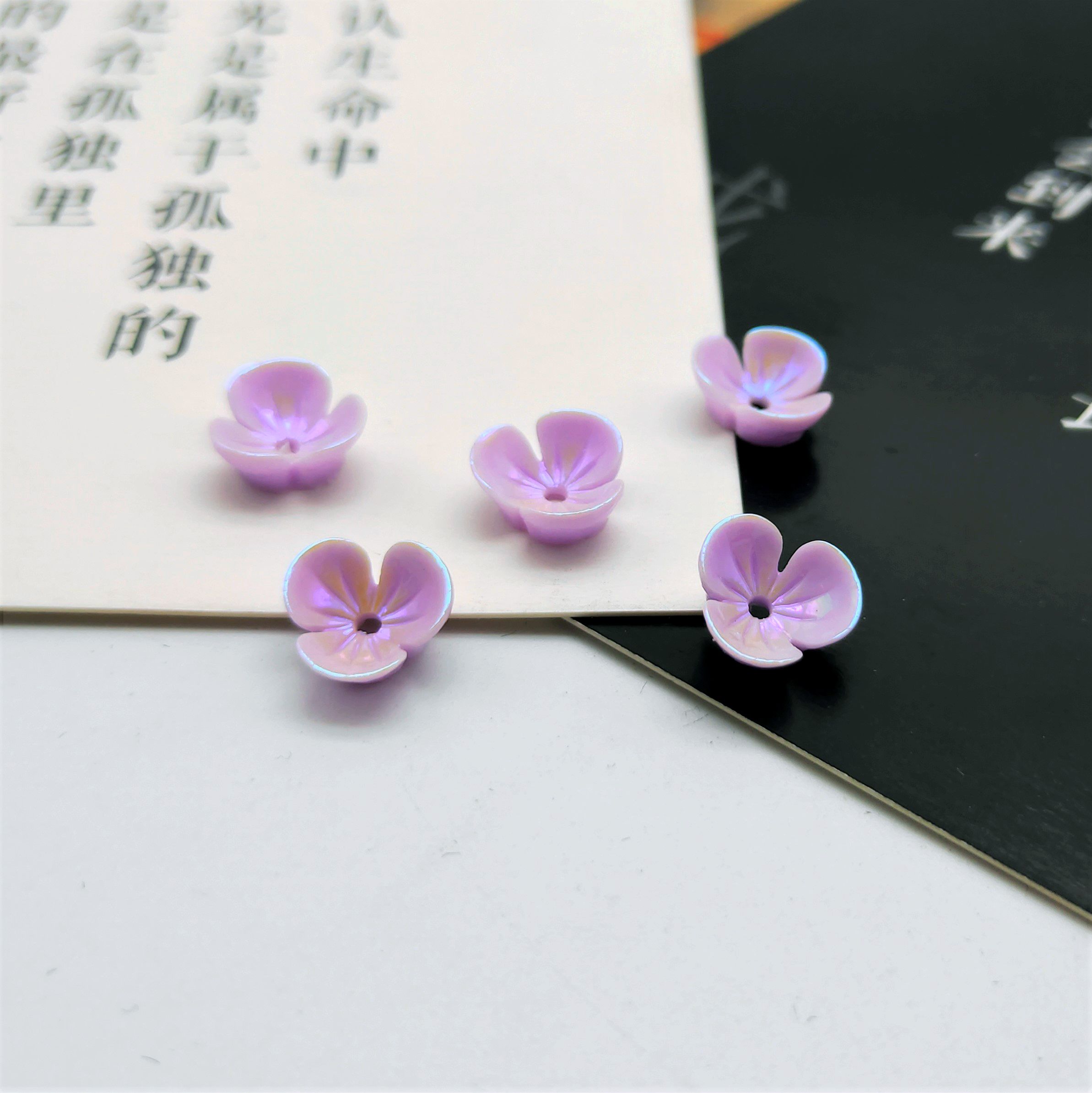 A popular resin imitation shell AB color five-petal flower 10mm creative phone case DIY hairpin accessory undefined