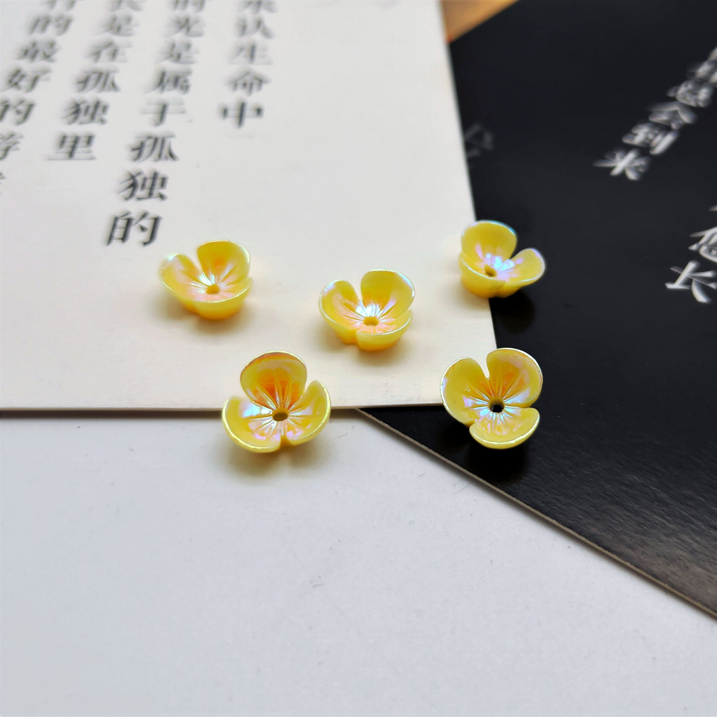 A popular resin imitation shell AB color five-petal flower 10mm creative phone case DIY hairpin accessory undefined