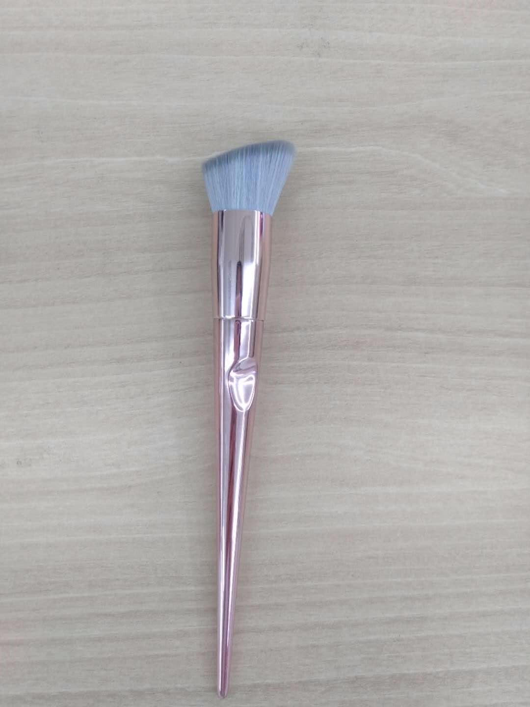 Makeup tool: Silk brush details Picture