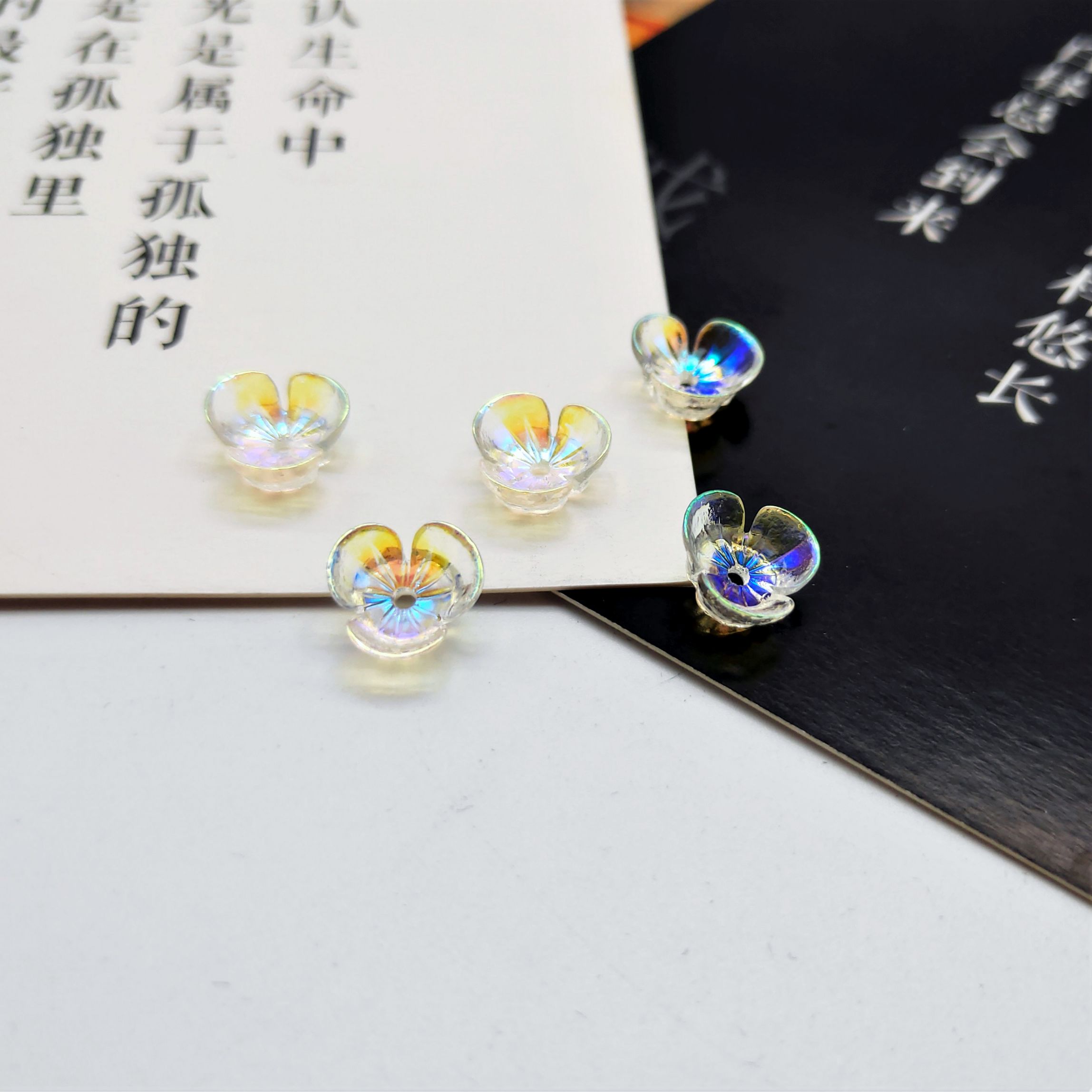 A popular resin imitation shell AB color five-petal flower 10mm creative phone case DIY hairpin accessory Application Scenario