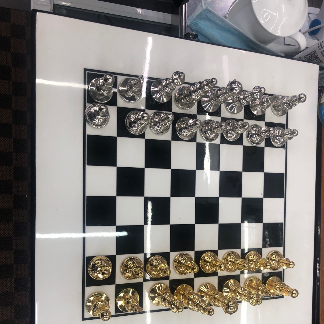 金属国际象棋图