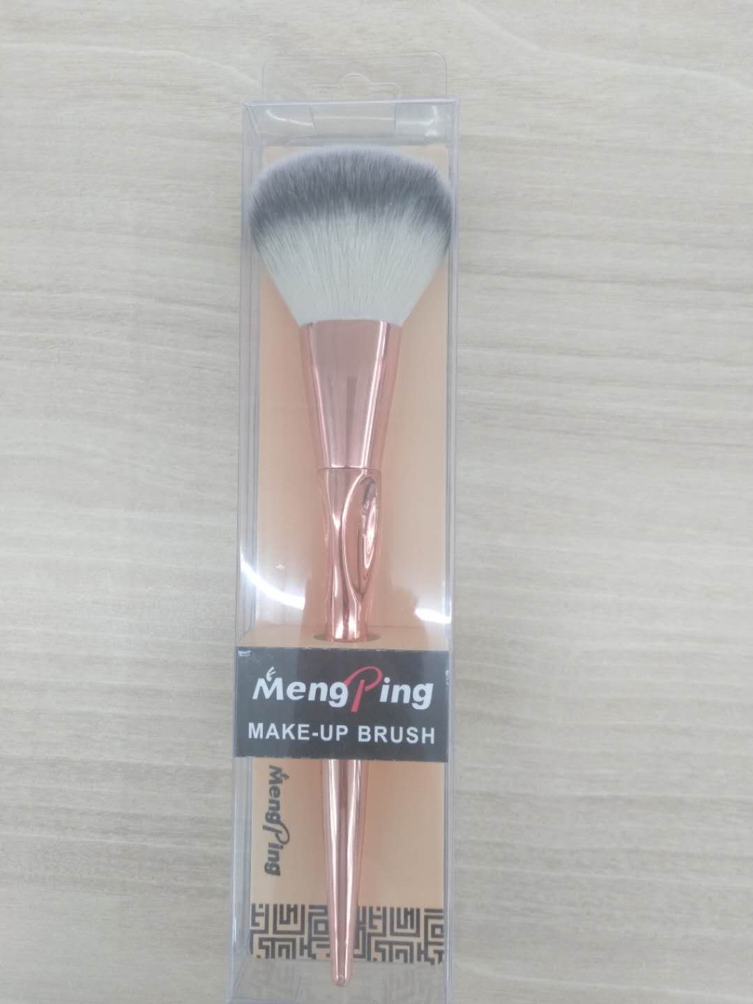 Makeup tool: Blush brush details Picture