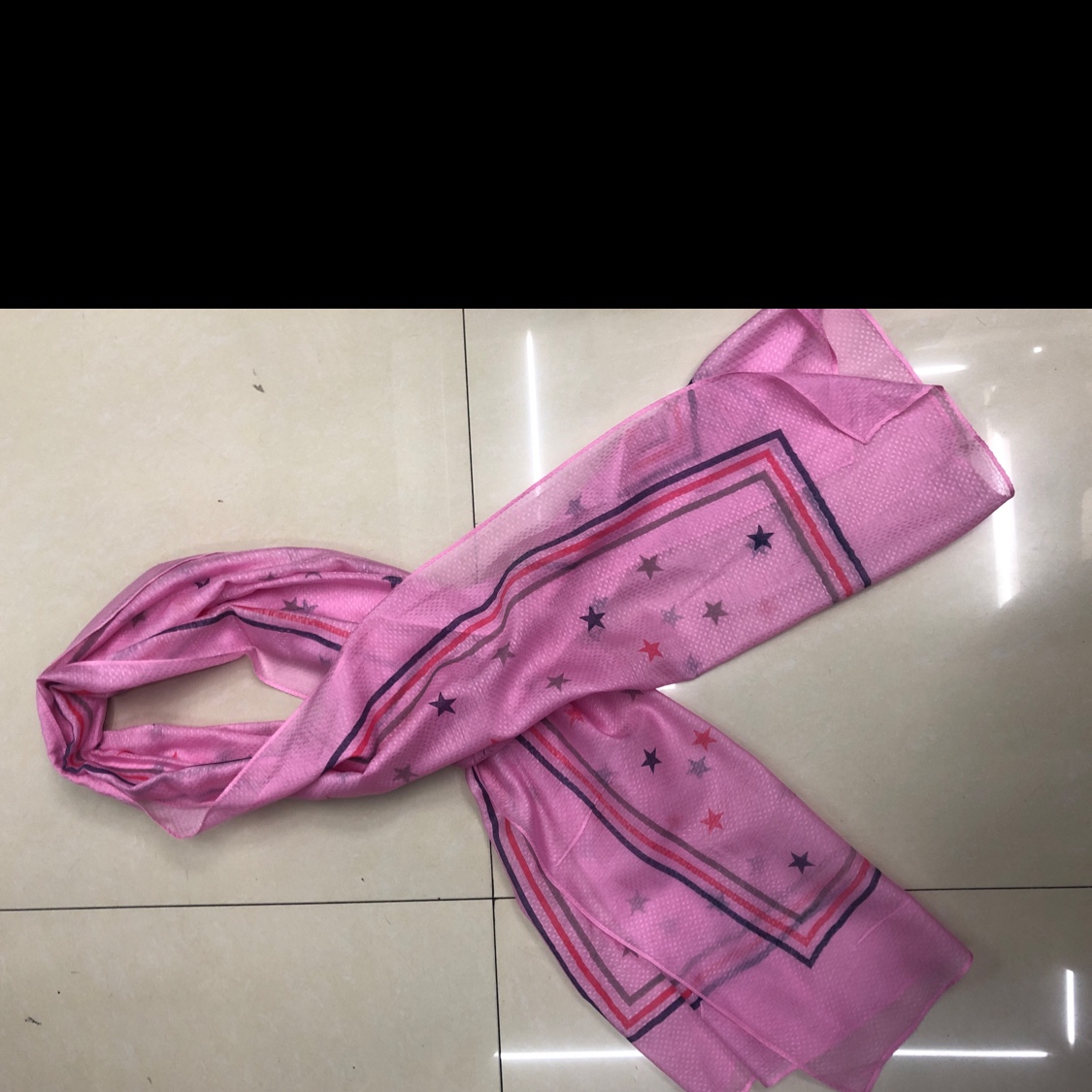 Pañuelo con estrellas rosas