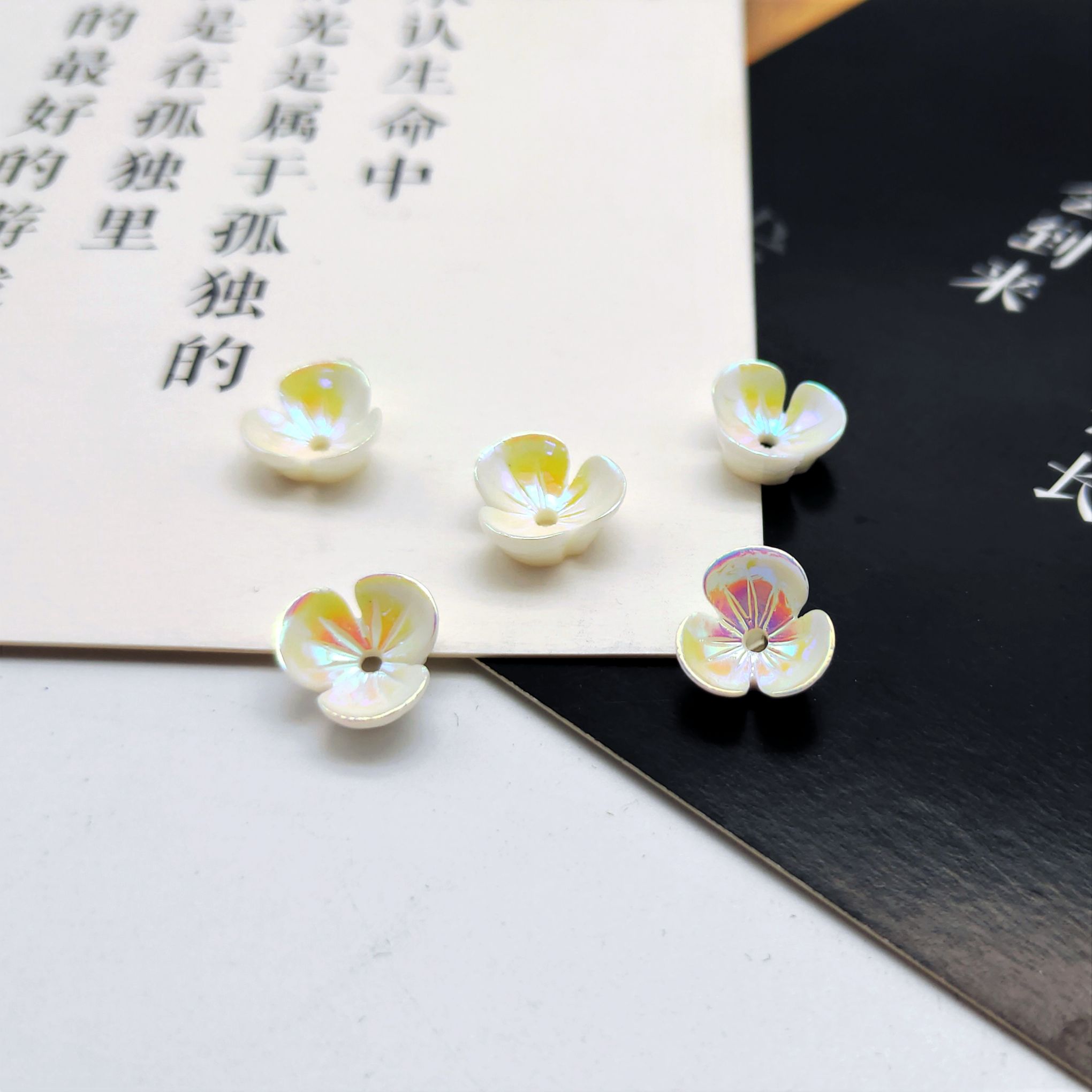 A popular resin imitation shell AB color five-petal flower 10mm creative phone case DIY hairpin accessory undefined