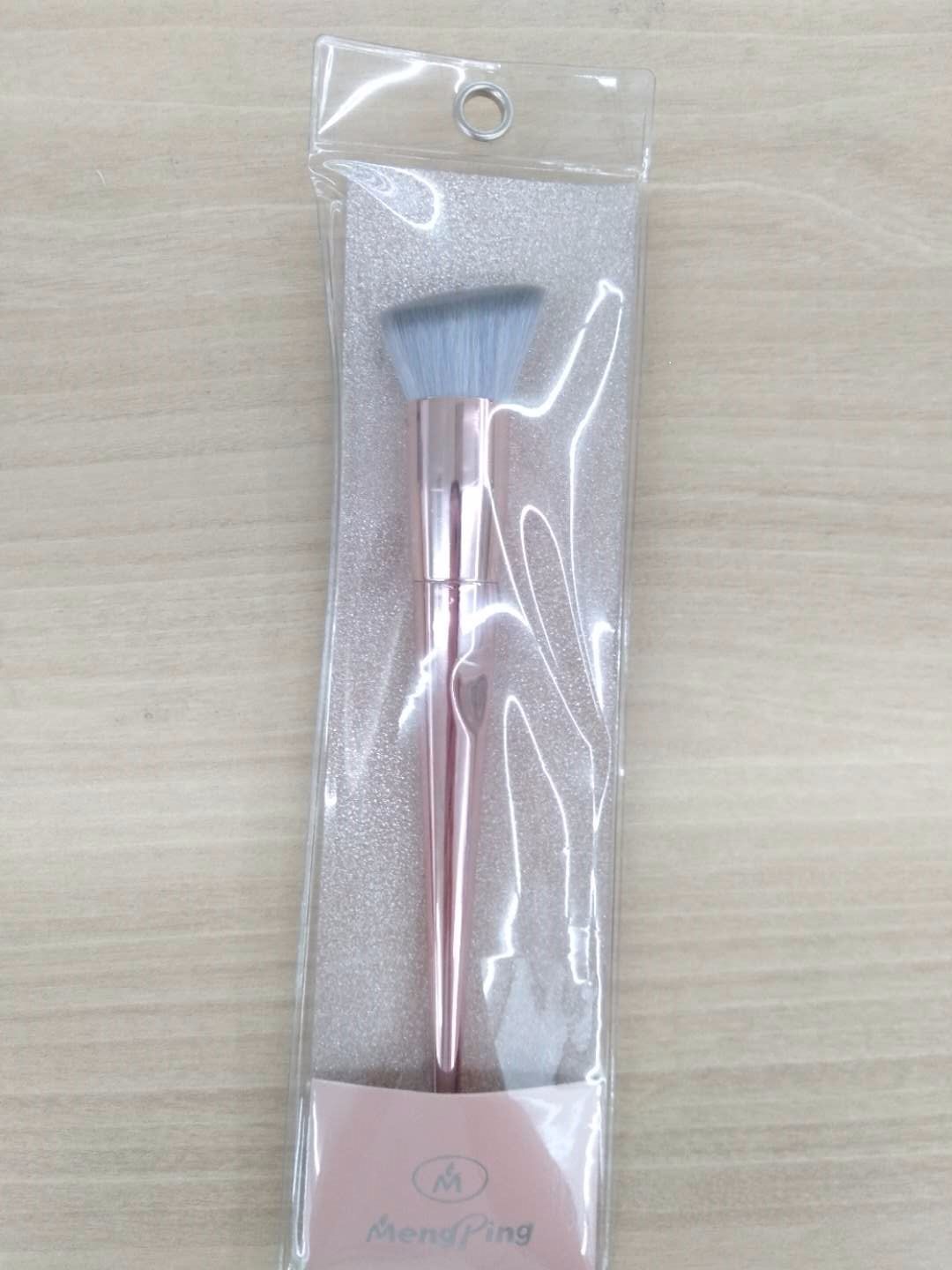 Makeup tool: Silk brush