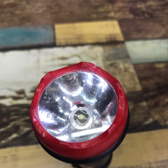 冲电手电筒产品图